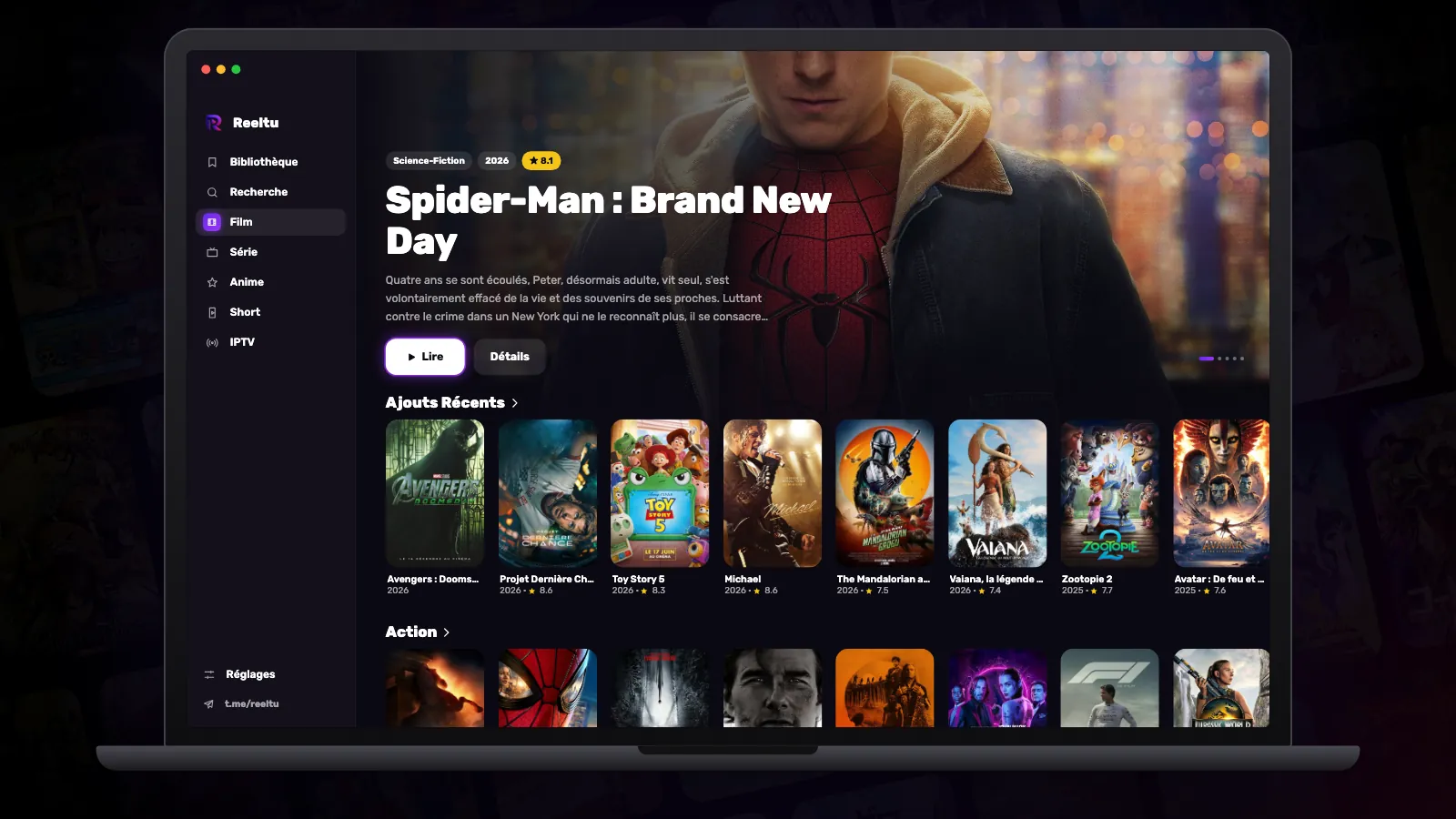Un Mac portable affichant les rangées de films de Reeltu et son menu à gauche.